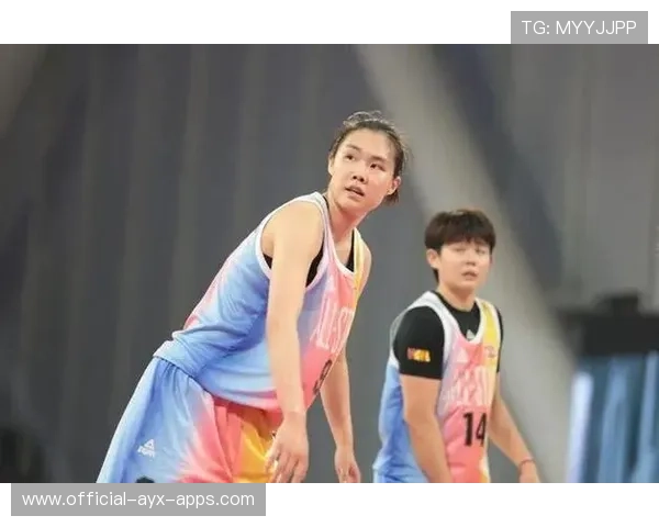 女篮姑娘的微笑点亮世界舞台，女篮帅气小姐姐